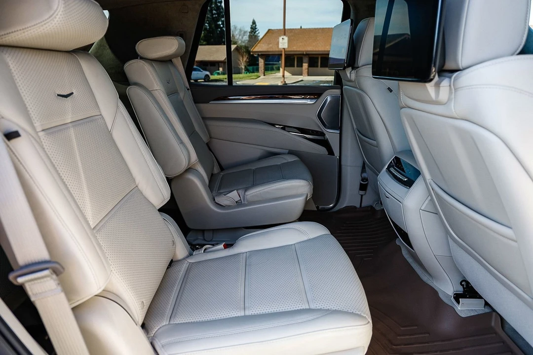 2025 Cadillac Escalade 5th Gen - Image 18 of 21