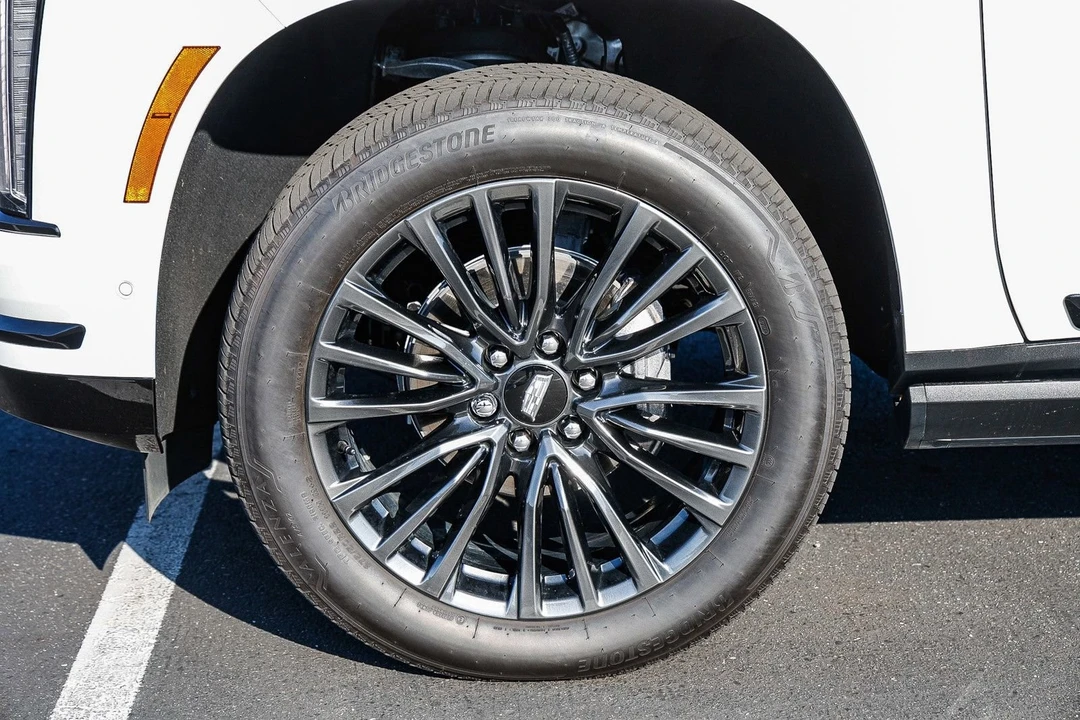 2025 Cadillac Escalade 5th Gen - Image 9 of 12