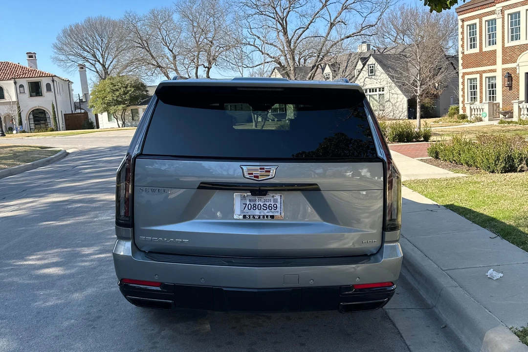 2025 Cadillac Escalade 5th Gen - Image 14 of 31