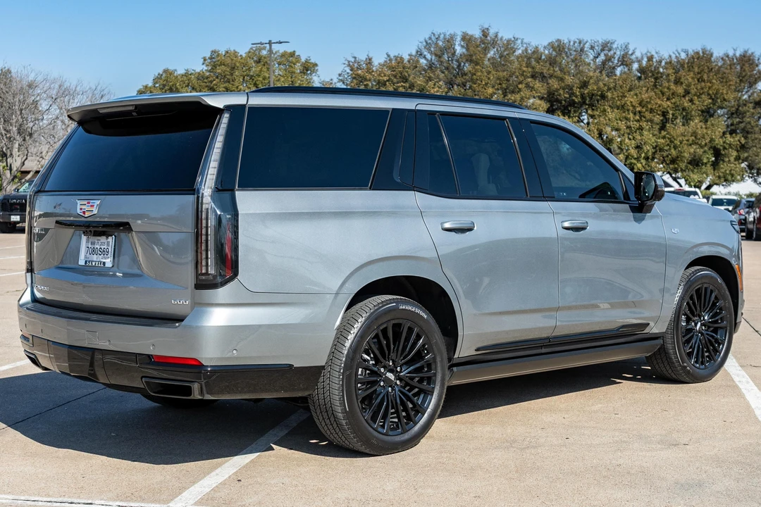 2025 Cadillac Escalade 5th Gen - Image 4 of 31