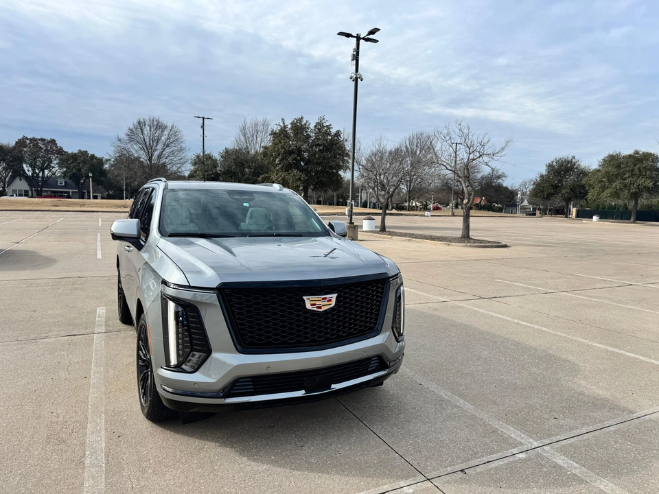 2025 Cadillac Escalade 5th Gen - Image 20 of 31