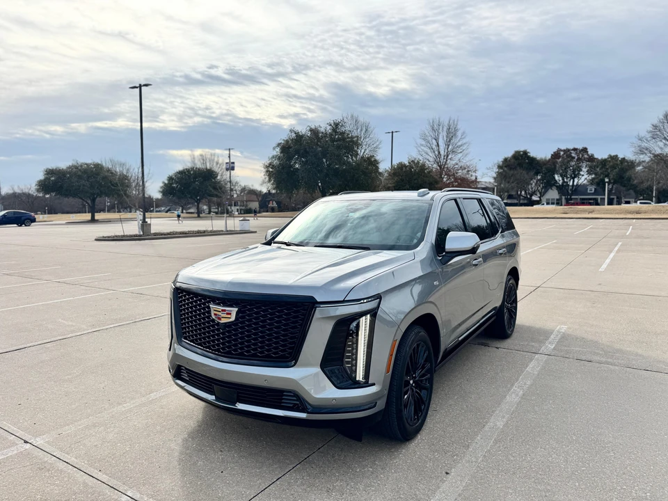2025 Cadillac Escalade 5th Gen - Image 7 of 31