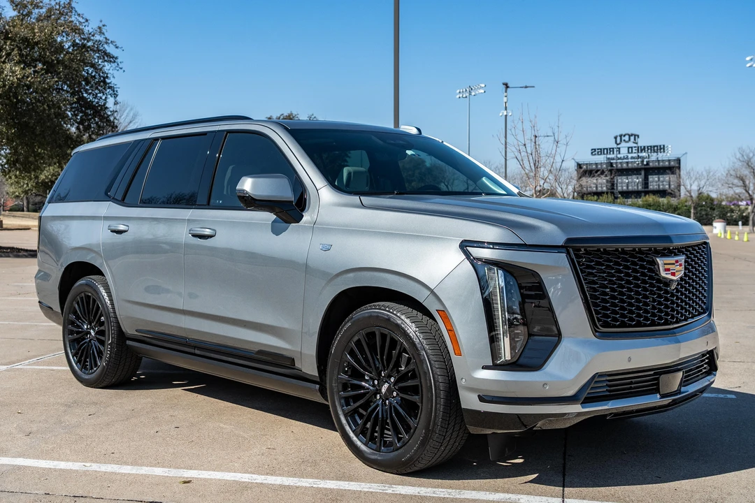 2025 Cadillac Escalade 5th Gen - Image 18 of 31