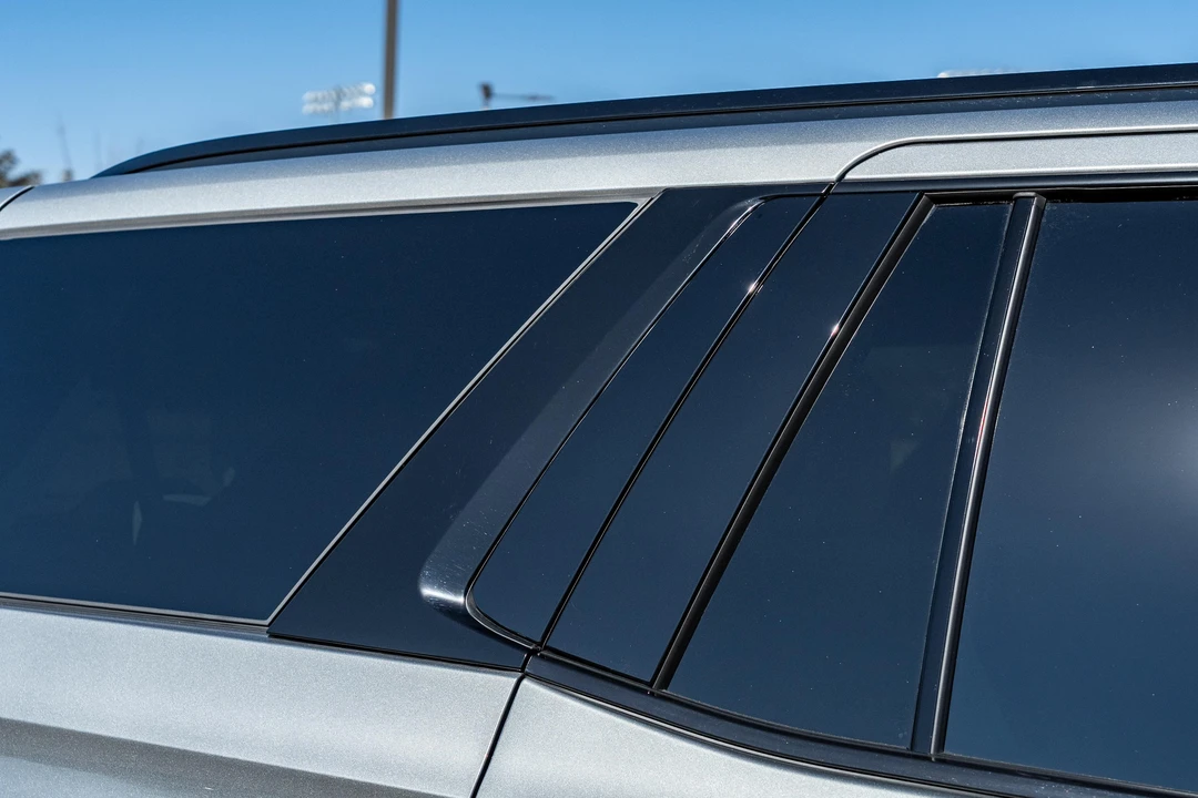 2025 Cadillac Escalade 5th Gen - Image 25 of 31