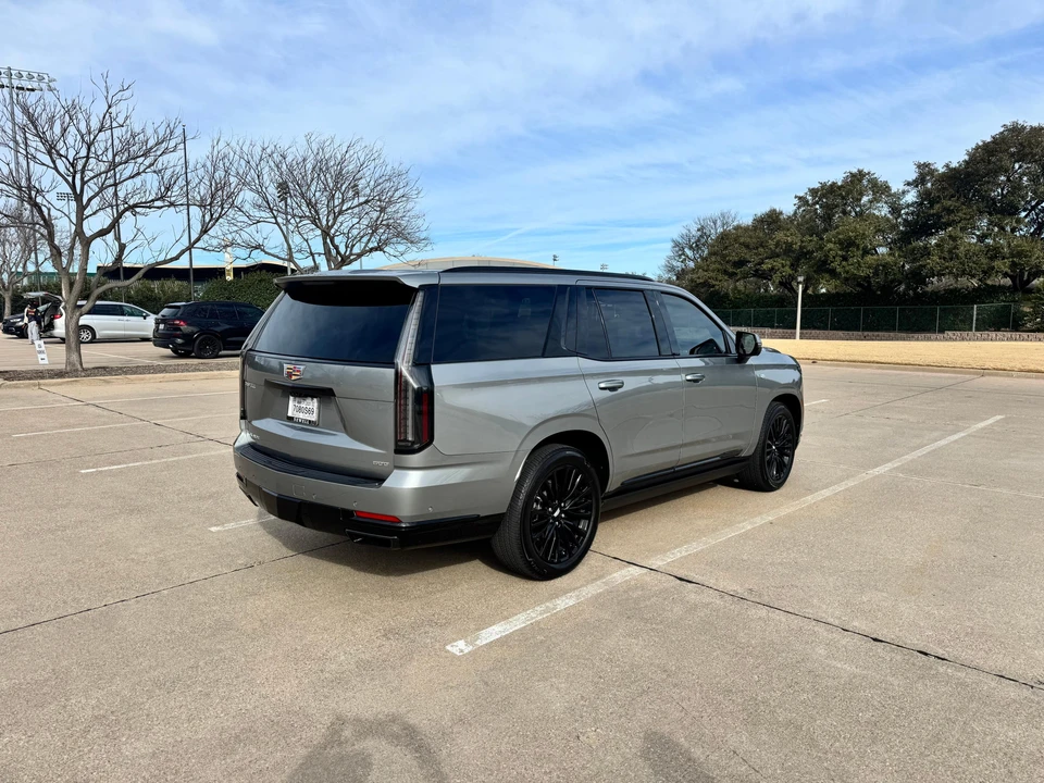 2025 Cadillac Escalade 5th Gen - Image 16 of 31