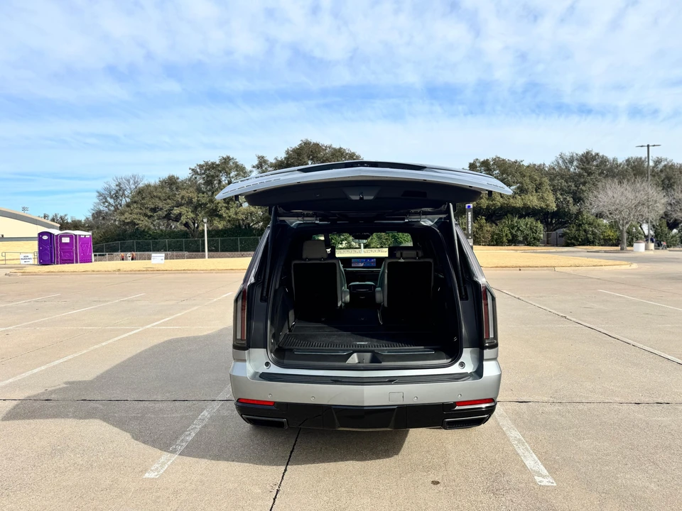 2025 Cadillac Escalade 5th Gen - Image 15 of 31