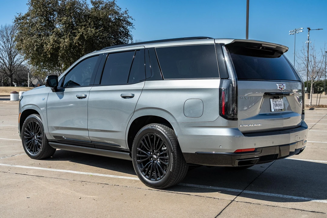 2025 Cadillac Escalade 5th Gen - Image 11 of 31