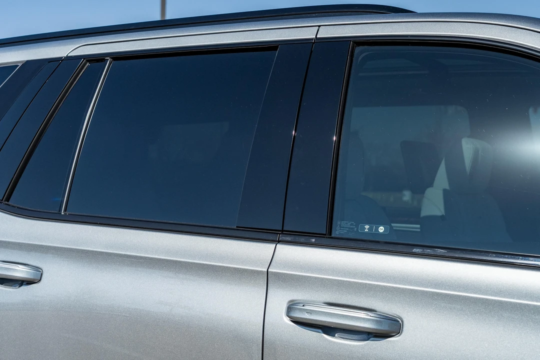 2025 Cadillac Escalade 5th Gen - Image 27 of 31