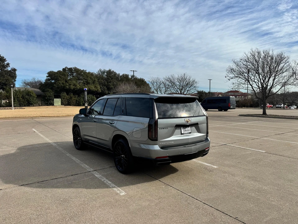 2025 Cadillac Escalade 5th Gen - Image 12 of 31