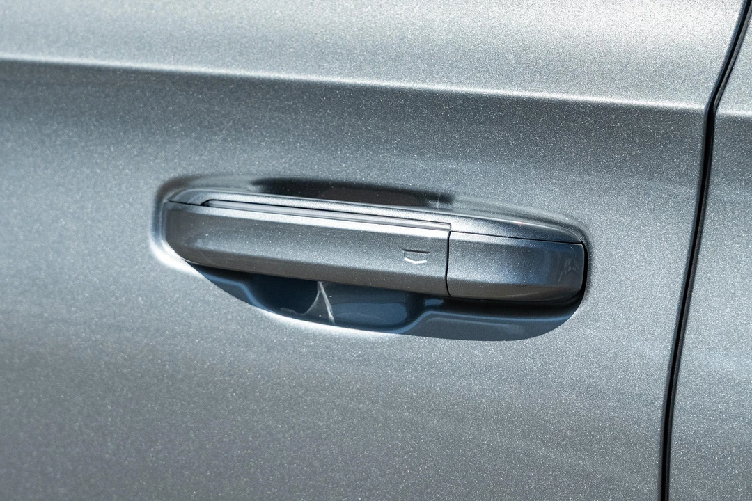 2025 Cadillac Escalade 5th Gen - Image 21 of 31