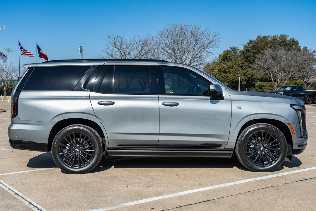 2025 Cadillac Escalade 5th Gen - Image 3 of 31