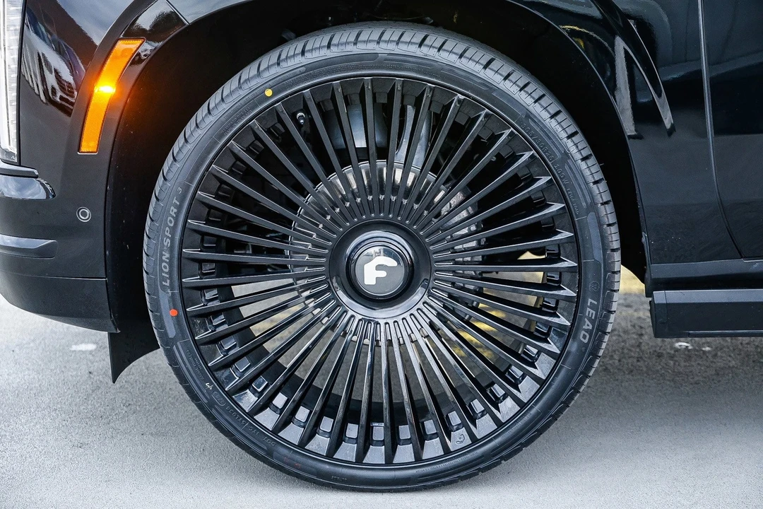 2025 Cadillac Escalade 5th Gen - Image 9 of 12