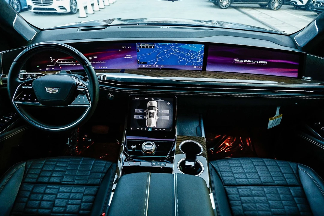 2025 Cadillac Escalade 5th Gen - Image 10 of 12