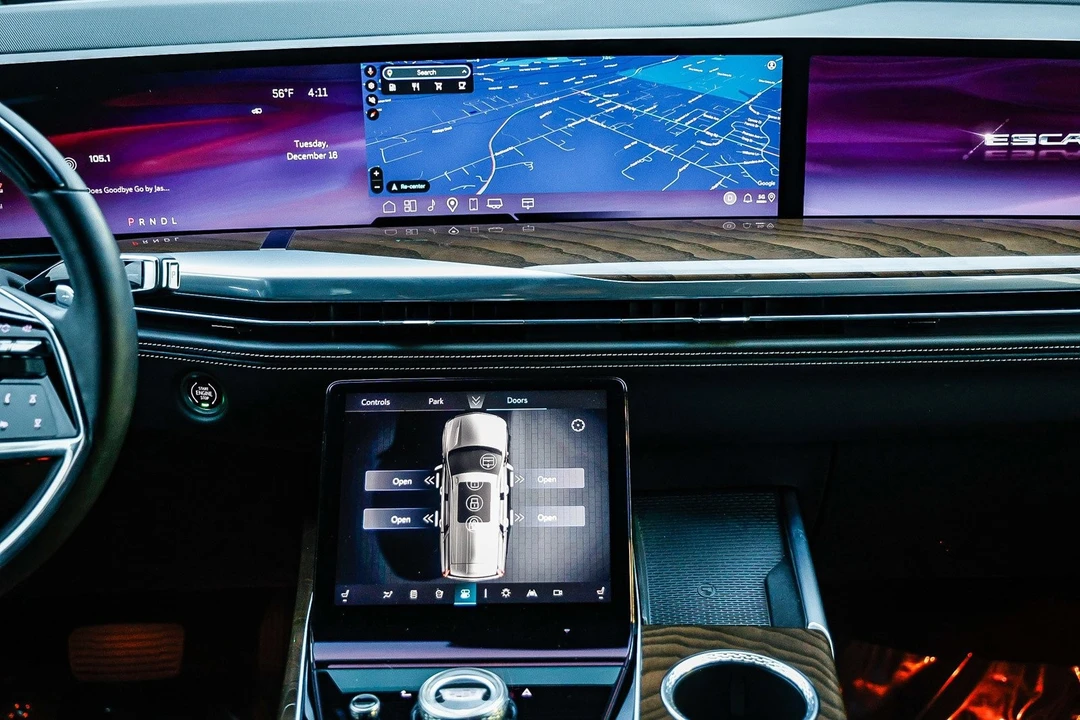 2025 Cadillac Escalade 5th Gen - Image 11 of 12