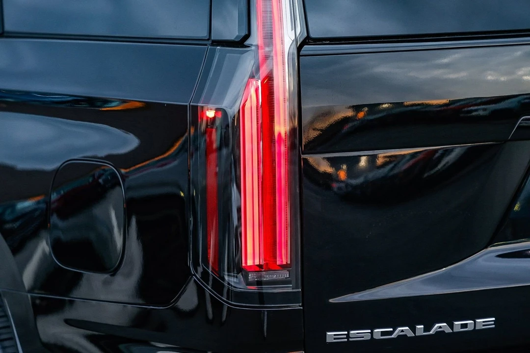 2025 Cadillac Escalade 5th Gen - Image 8 of 12