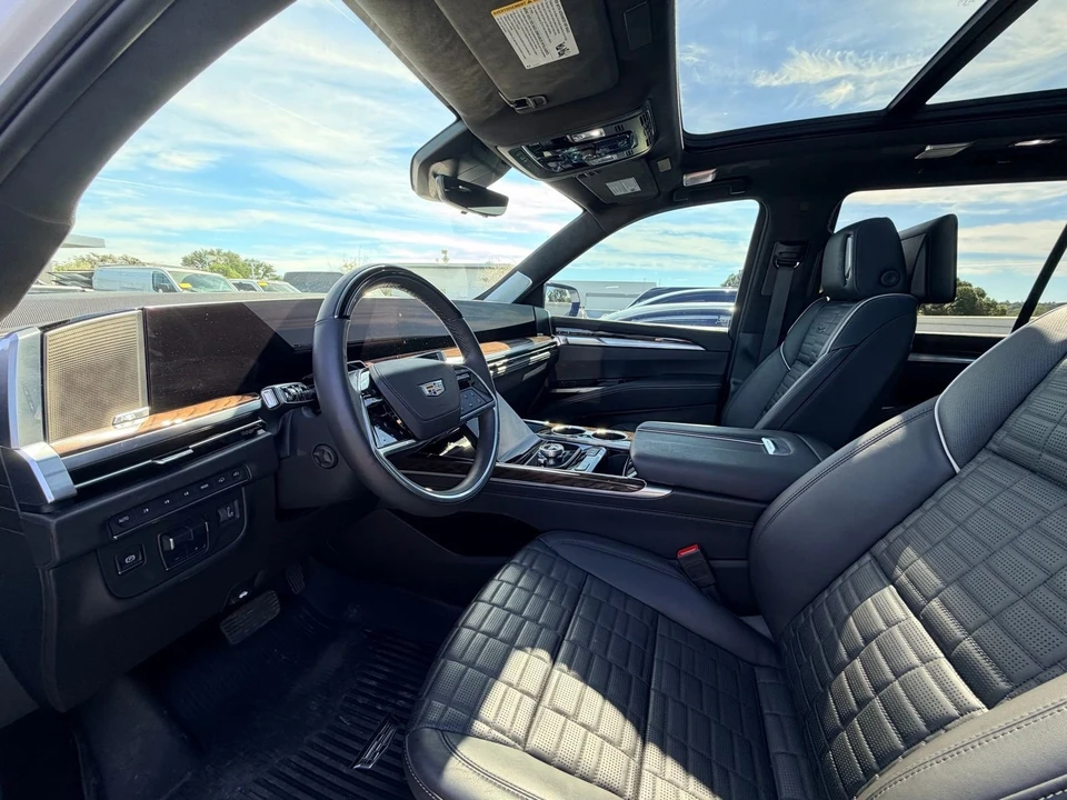 2025 Cadillac Escalade 5th Gen - Image 2 of 6