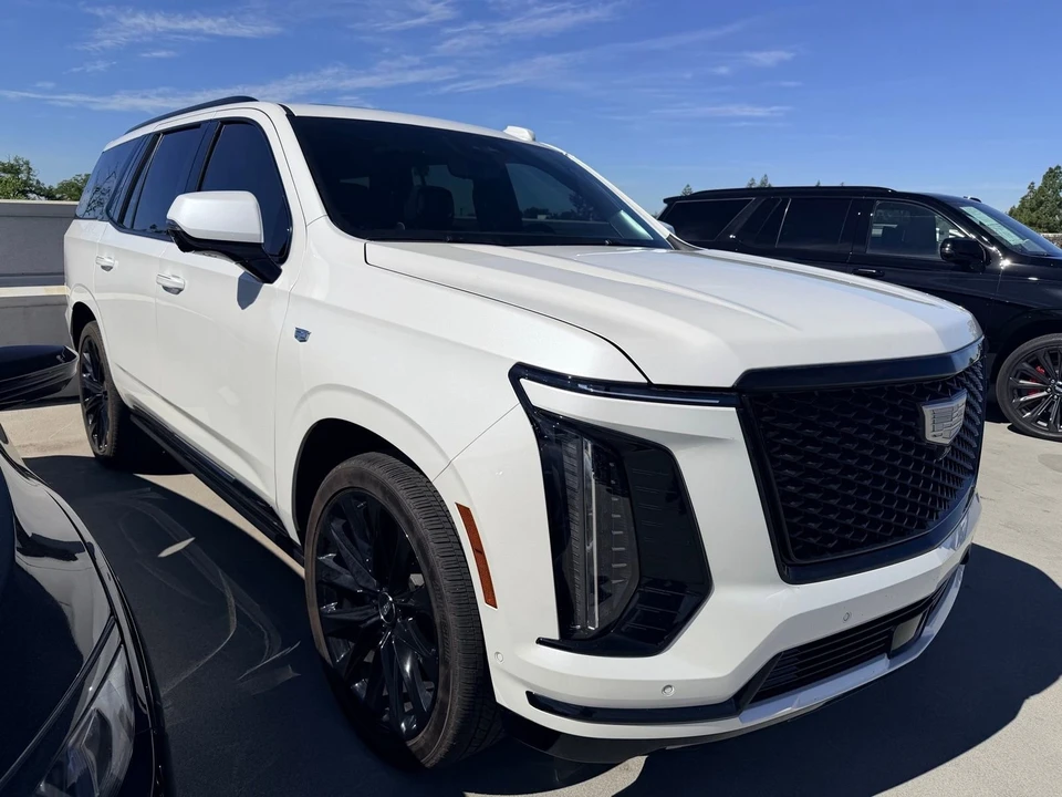 2025 Cadillac Escalade 5th Gen - Image 5 of 6