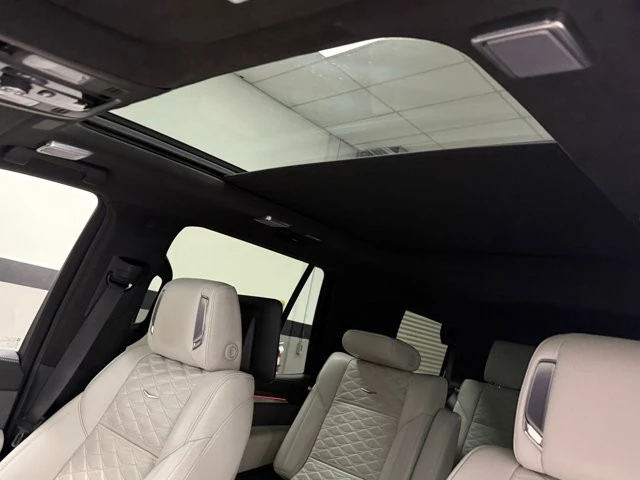 2025 Cadillac Escalade 5th Gen - Image 22 of 31