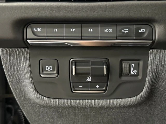 2025 Cadillac Escalade 5th Gen - Image 27 of 31