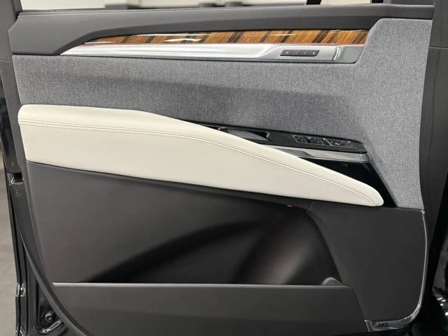 2025 Cadillac Escalade 5th Gen - Image 16 of 31