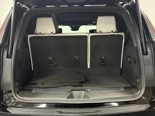 2025 Cadillac Escalade 5th Gen - Image 14 of 31