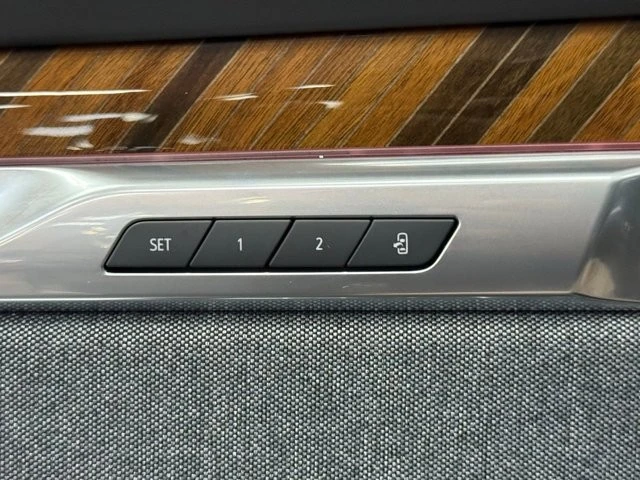 2025 Cadillac Escalade 5th Gen - Image 18 of 31