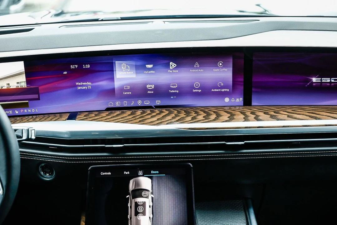 2025 Cadillac Escalade 5th Gen - Image 11 of 12