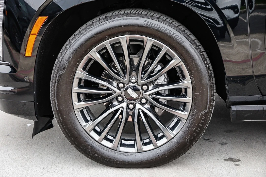 2025 Cadillac Escalade 5th Gen - Image 9 of 12