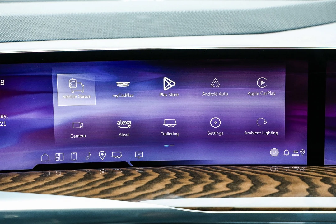 2025 Cadillac Escalade 5th Gen - Image 12 of 12