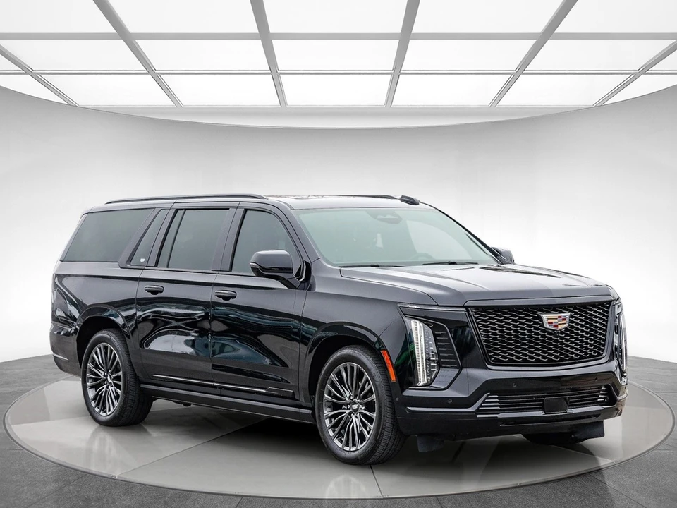 2025 Cadillac Escalade 5th Gen - Image 5 of 12