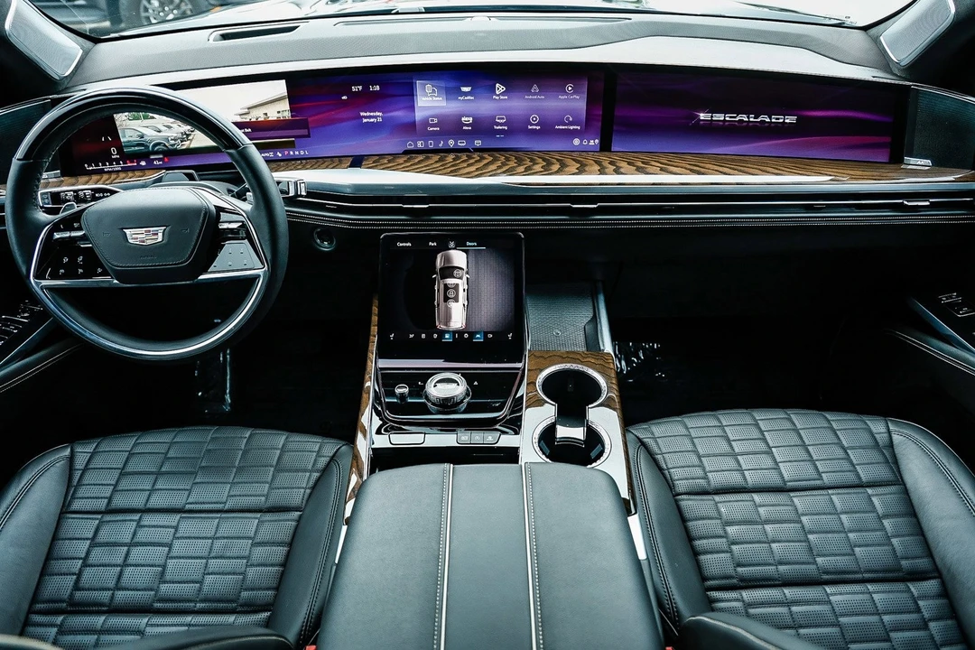 2025 Cadillac Escalade 5th Gen - Image 10 of 12