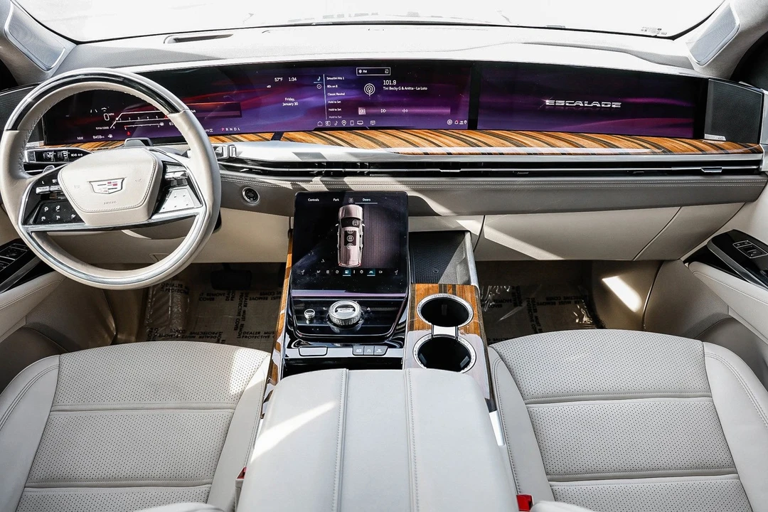 2025 Cadillac Escalade 5th Gen - Image 10 of 12
