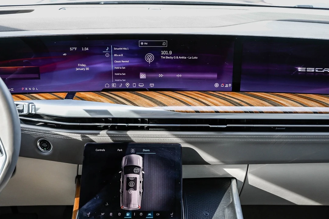 2025 Cadillac Escalade 5th Gen - Image 11 of 12