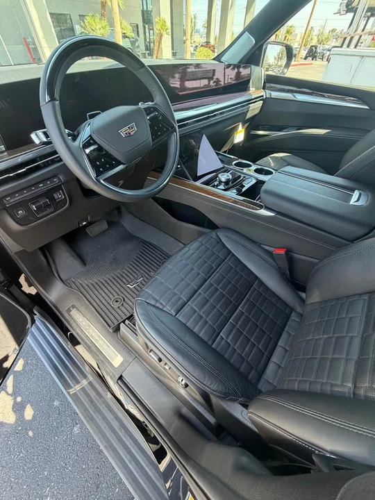 2025 Cadillac Escalade 5th Gen - Image 8 of 10