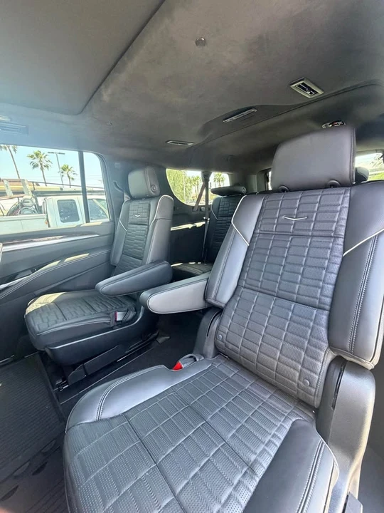 2025 Cadillac Escalade 5th Gen - Image 9 of 10