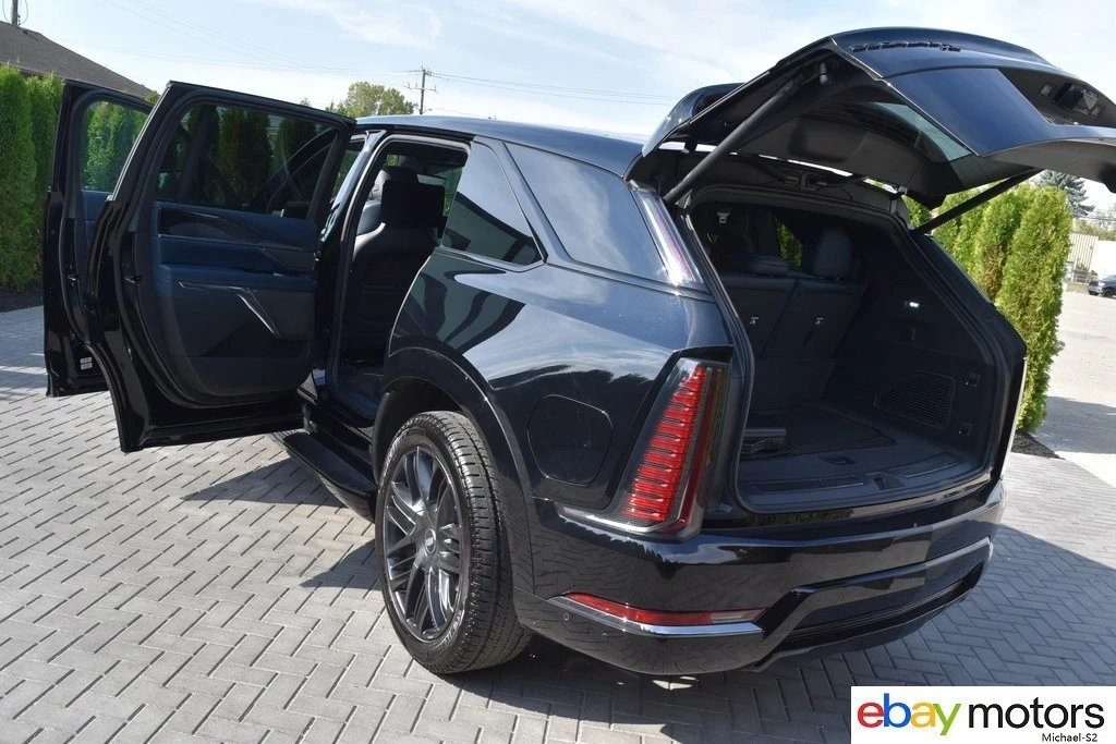 2025 Cadillac Escalade IQ - Image 19 of 21