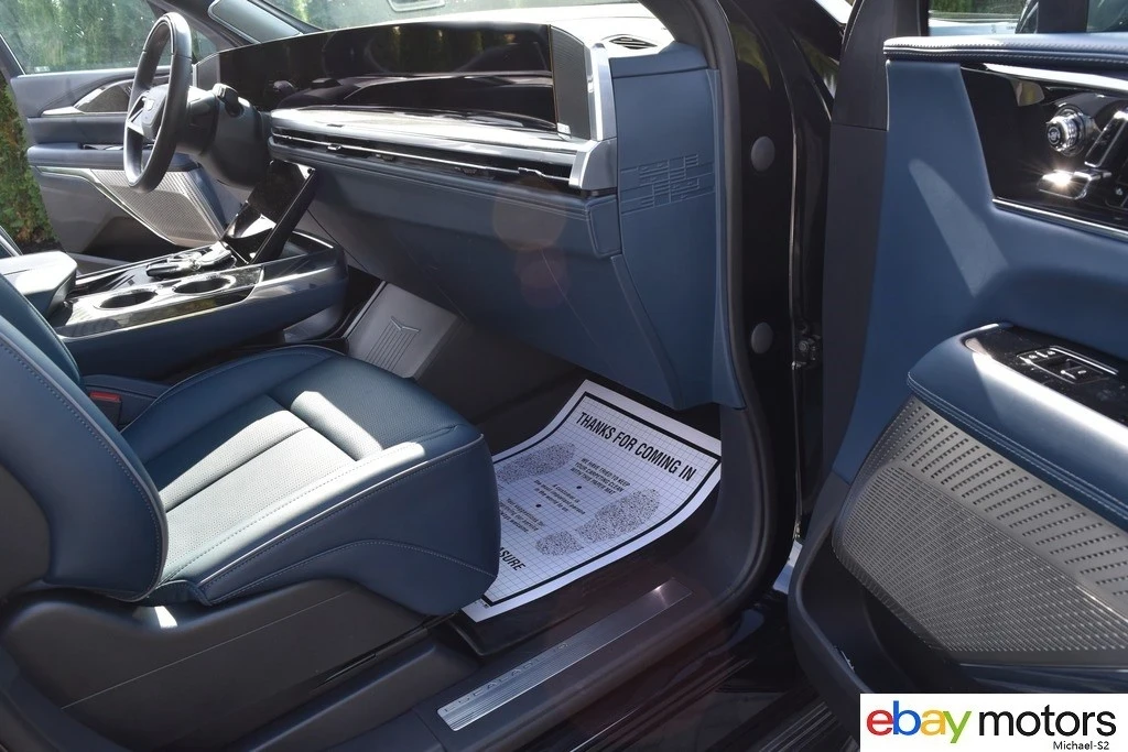 2025 Cadillac Escalade IQ - Image 16 of 21