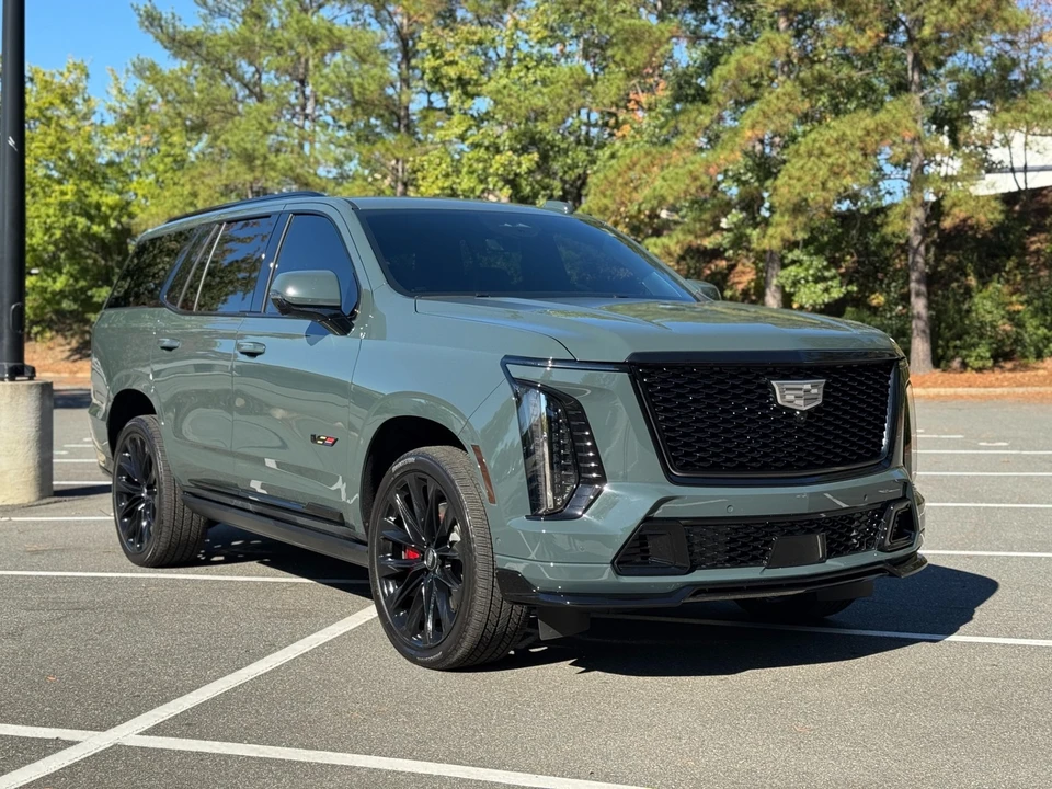 2025 Cadillac Escalade-V 5th Gen - Image 16 of 21