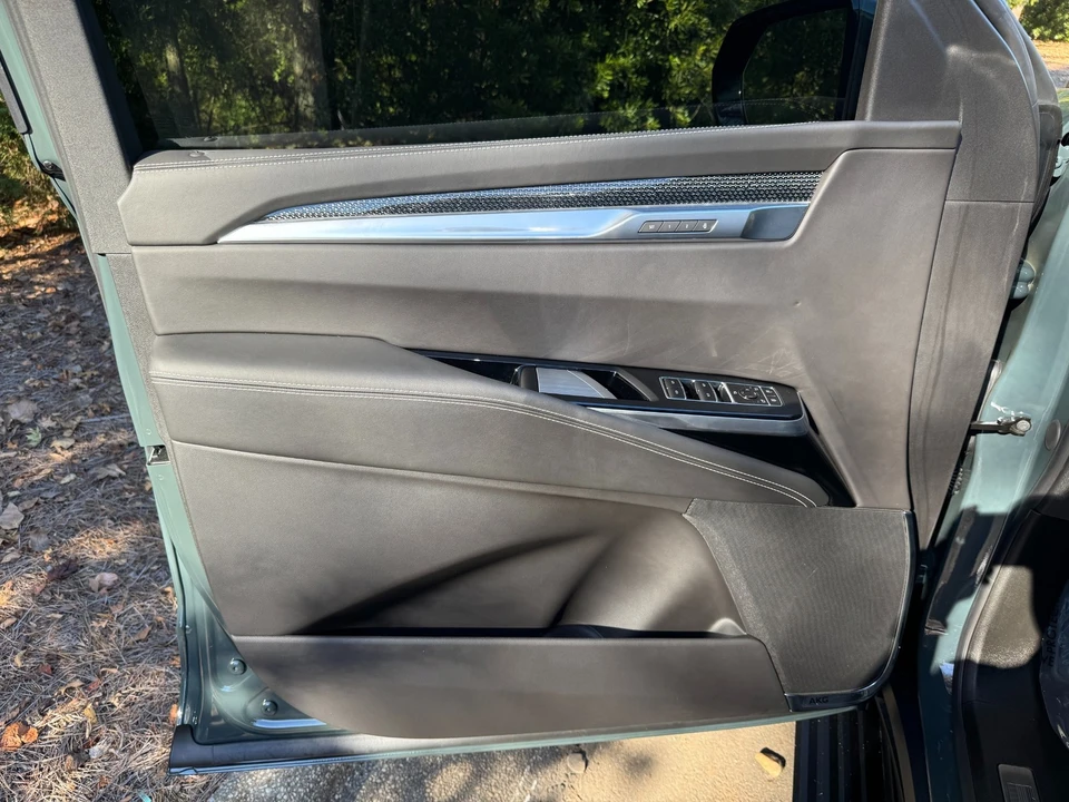 2025 Cadillac Escalade-V 5th Gen - Image 19 of 21