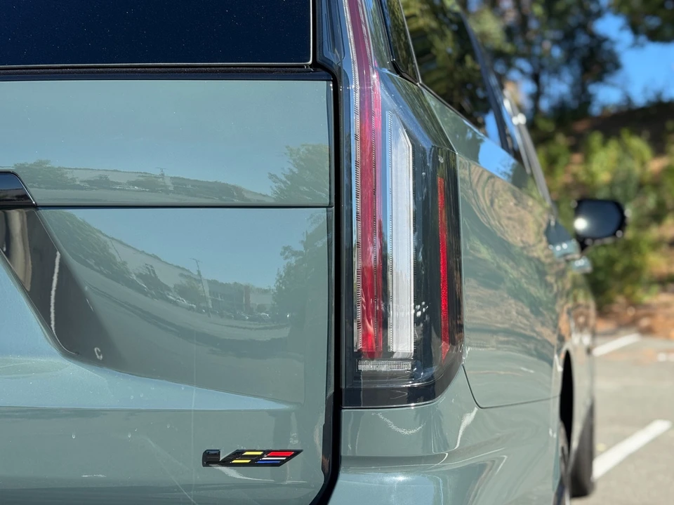 2025 Cadillac Escalade-V 5th Gen - Image 18 of 21