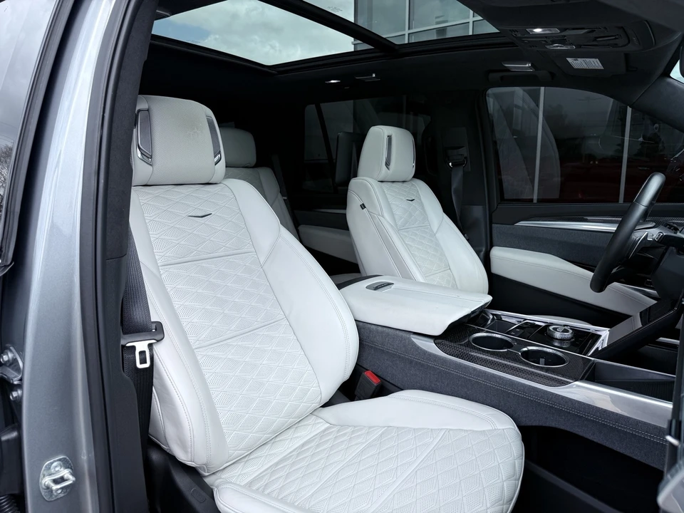 2025 Cadillac Escalade-V 5th Gen - Image 15 of 19
