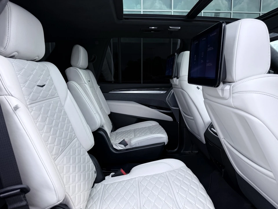 2025 Cadillac Escalade-V 5th Gen - Image 16 of 19