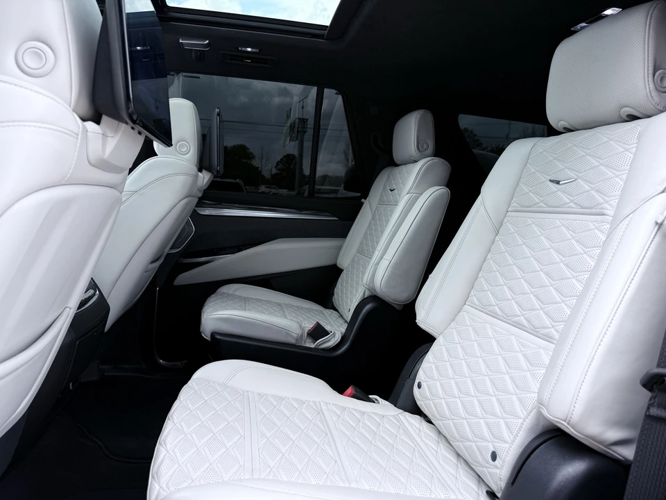 2025 Cadillac Escalade-V 5th Gen - Image 18 of 19