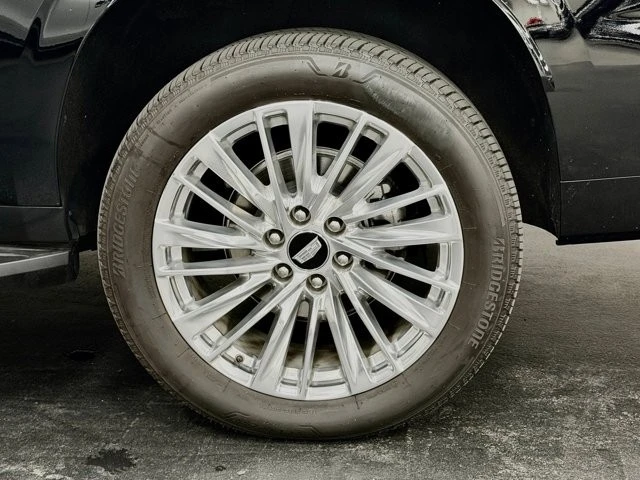 2025 Cadillac Escalade 5th Gen - Image 15 of 21