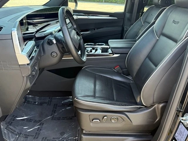 2025 Cadillac Escalade 5th Gen - Image 19 of 21