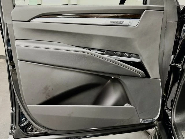 2025 Cadillac Escalade 5th Gen - Image 18 of 21