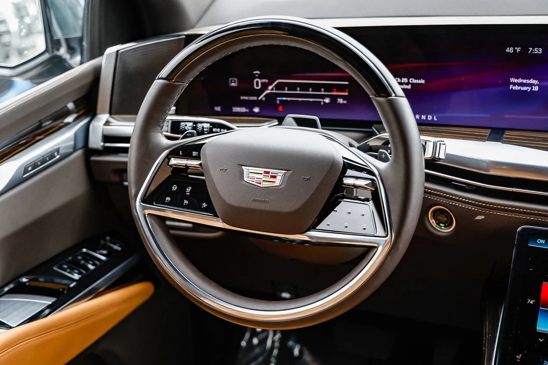 2025 Cadillac Escalade 5th Gen - Image 13 of 21