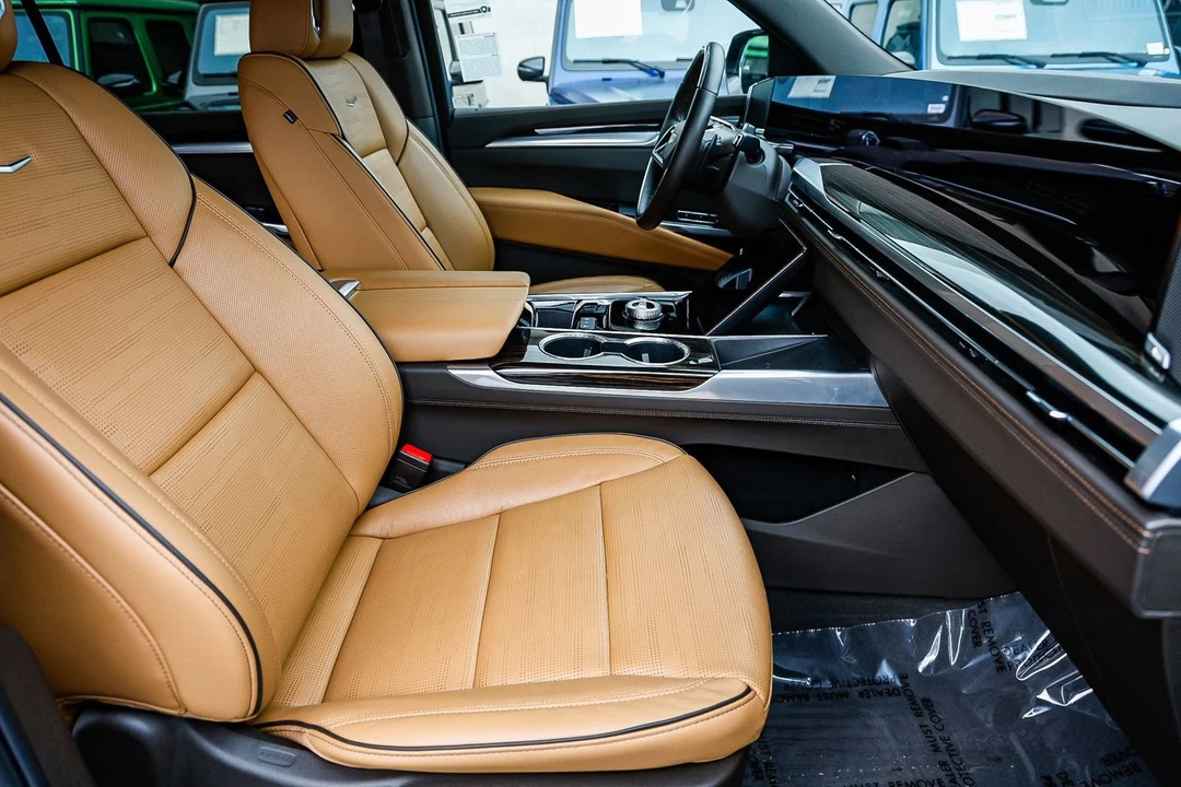 2025 Cadillac Escalade 5th Gen - Image 17 of 21