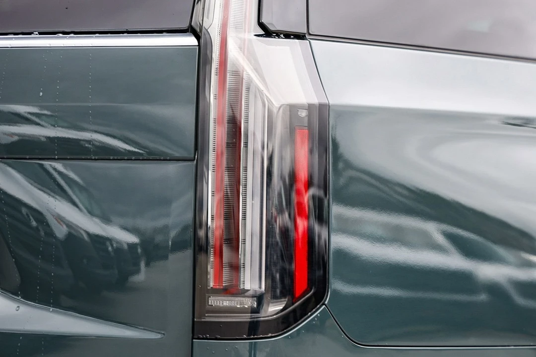 2025 Cadillac Escalade 5th Gen - Image 8 of 12