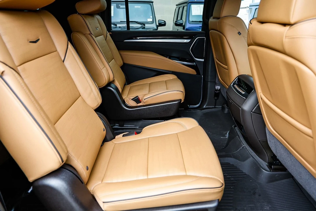 2025 Cadillac Escalade 5th Gen - Image 18 of 21